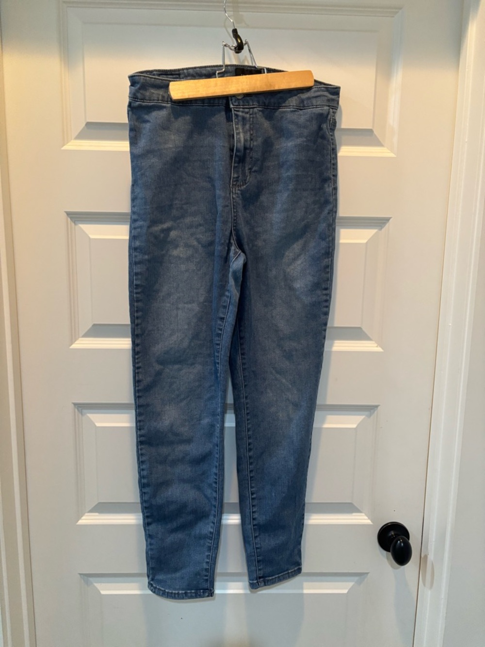 Celebrity Pink Women's High- Rise Skinny Jeans in Medium Blue Wash